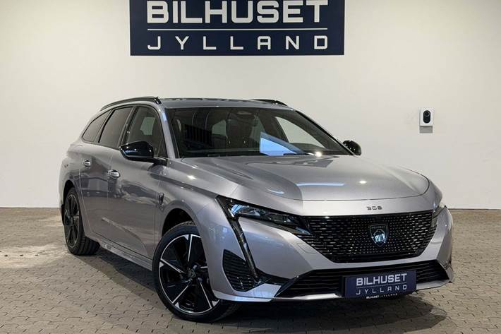 Grå Peugeot E-308 fra 2024 set udefra