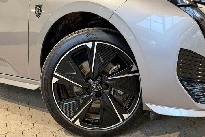 Grå Peugeot E-308 fra 2024