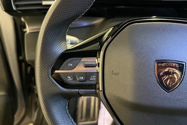 Grå Peugeot E-308 fra 2024