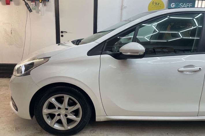 Grøn Peugeot 208 fra 2016