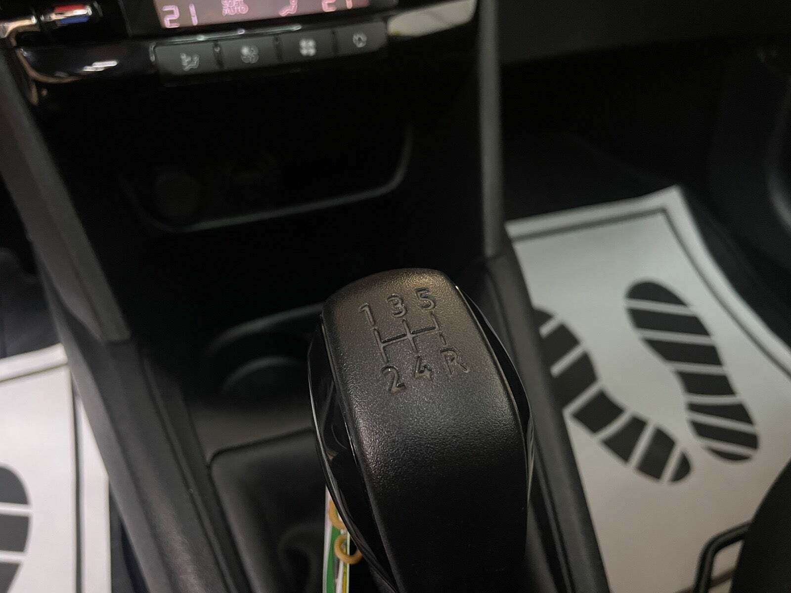 Grøn Peugeot 208 fra 2016