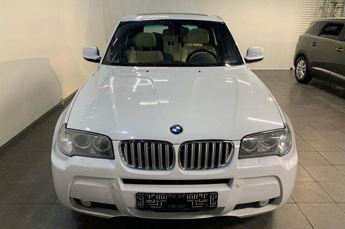 Hvid BMW X3 fra 2010