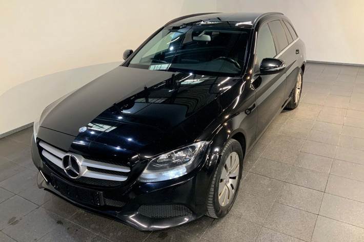 Sort Mercedes C220 d fra 2017 set udefra
