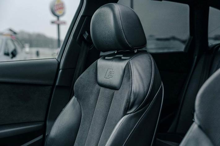 Grå Audi A4 fra 2016