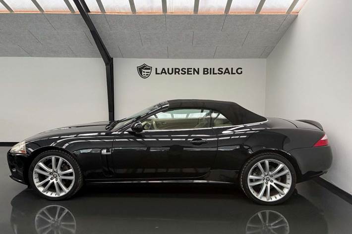 Sort Jaguar XK fra 2006