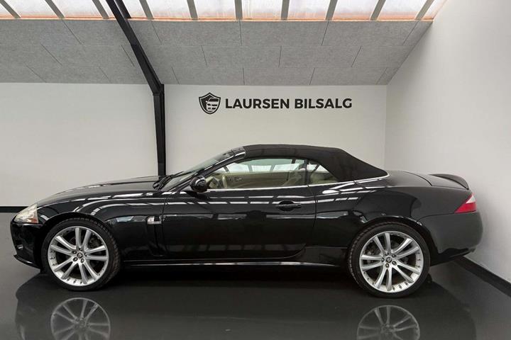 Sort Jaguar XK fra 2006