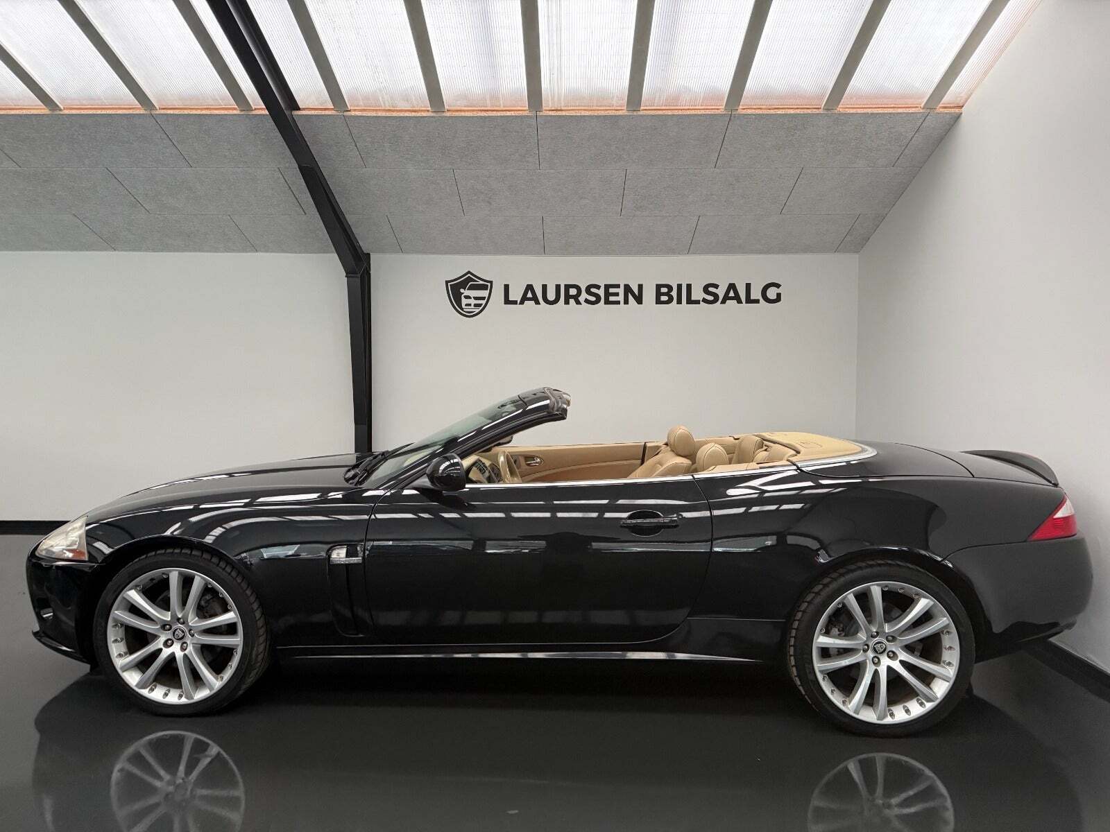 Sort Jaguar XK fra 2006