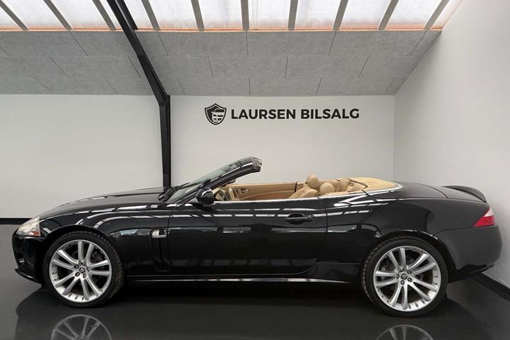 Sort Jaguar XK fra 2006