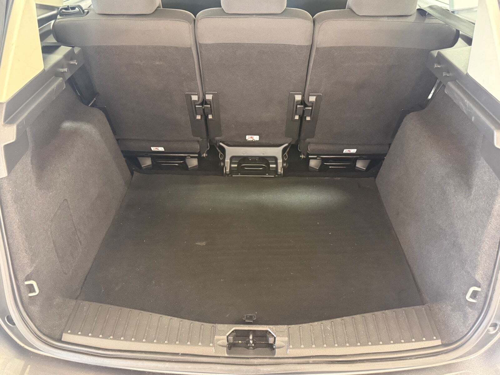 Grå Ford C-MAX fra 2016