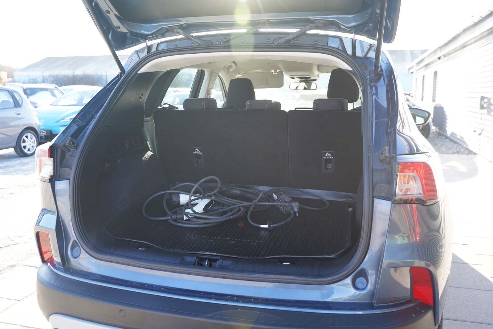 Blå Ford Kuga fra 2021