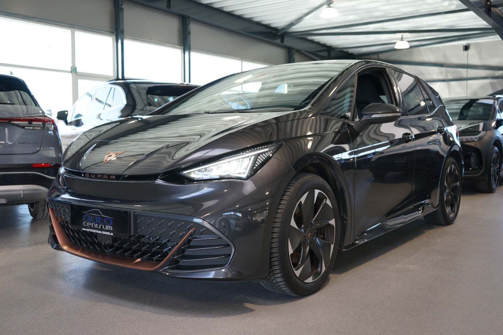 Grå Cupra Born fra 2023