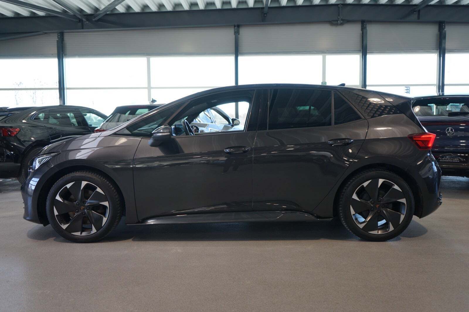 Grå Cupra Born fra 2023
