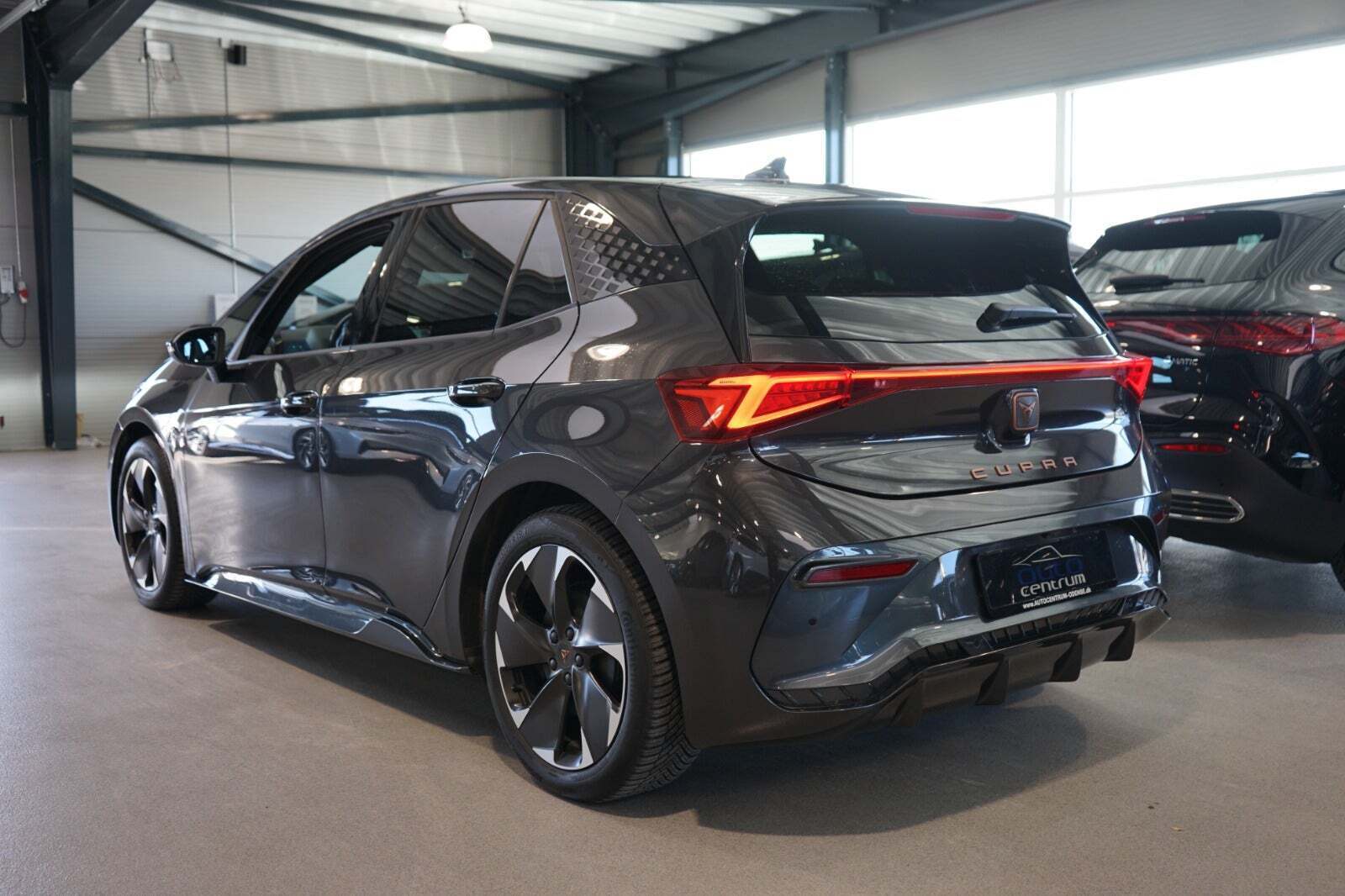Grå Cupra Born fra 2023