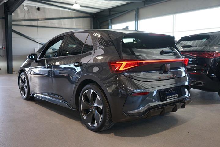 Grå Cupra Born fra 2023