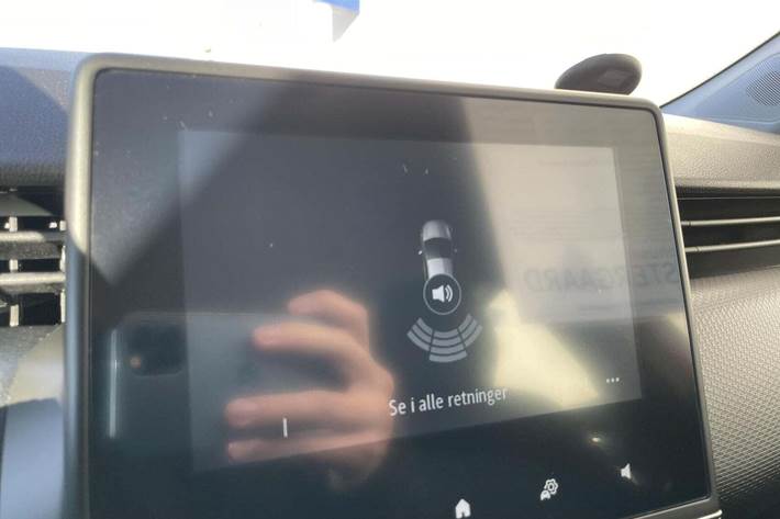 Rød Renault Clio V fra 2021