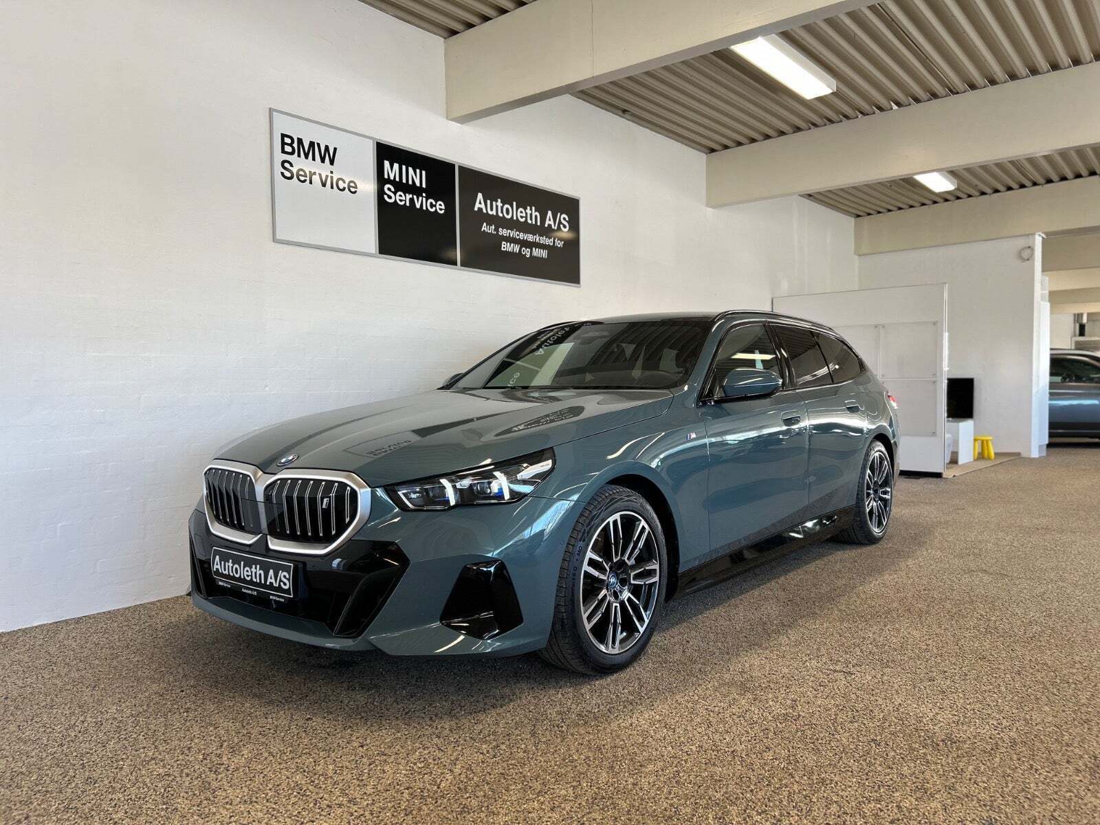 BMW i5 eDrive40 Touring Fully Charged