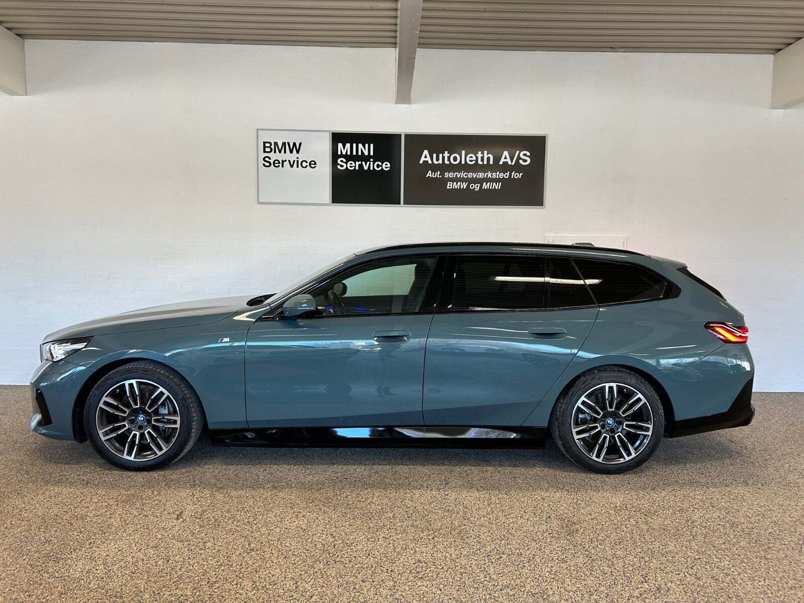 BMW i5 eDrive40 Touring Fully Charged
