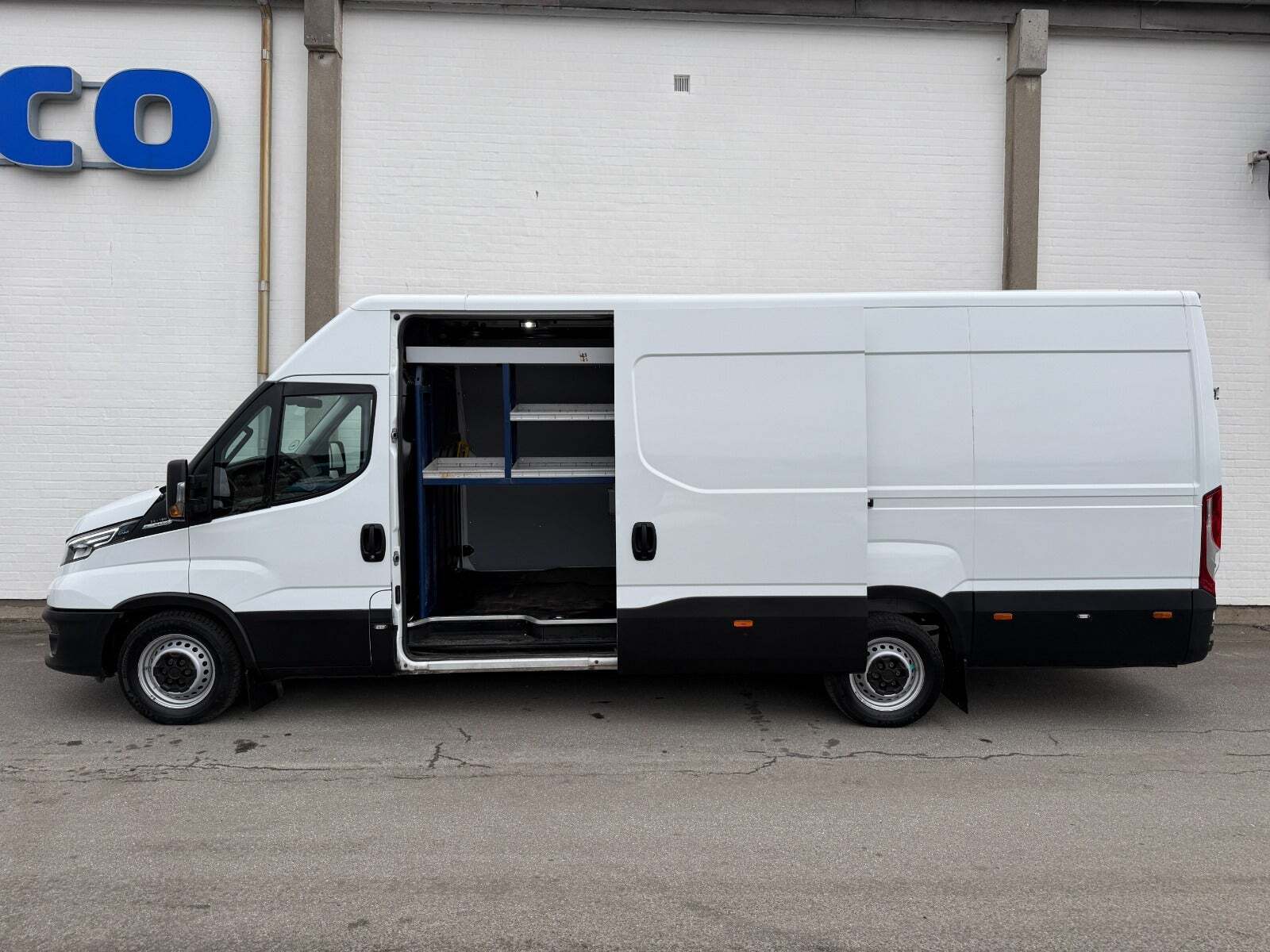 Iveco Daily 2,3 35S16 16m³ Van AG8
