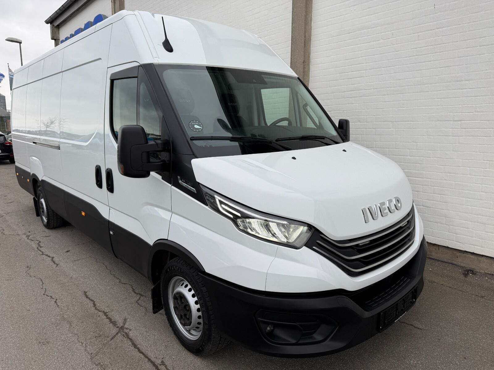 Hvid Iveco Daily fra 2024