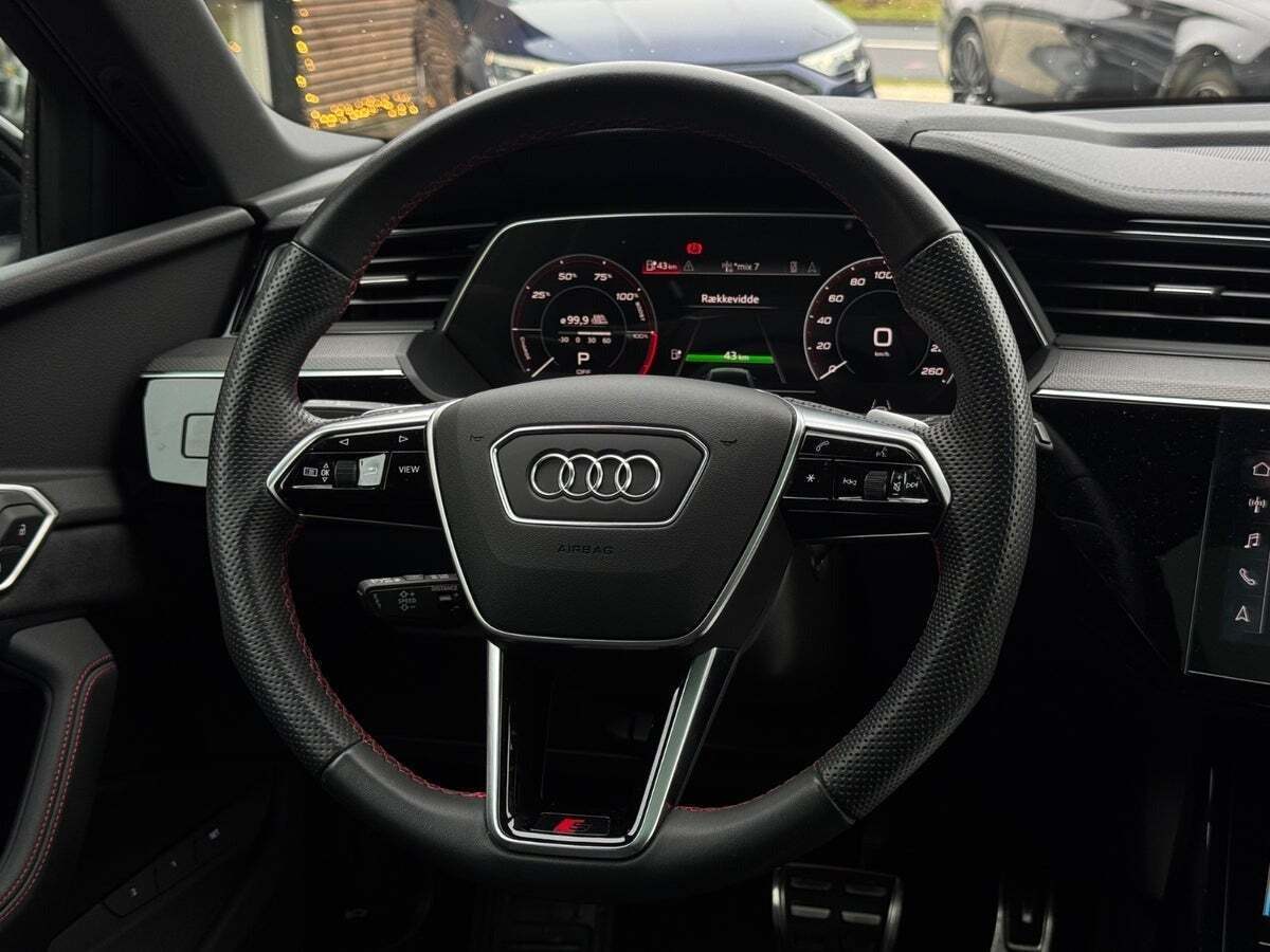 Audi Q8 e-tron 55 S-line Sportback quattro