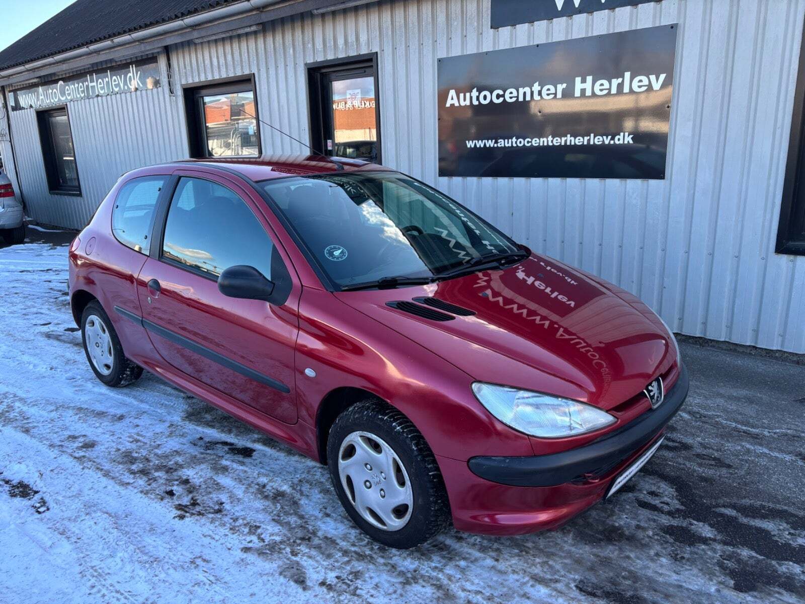 Rød Peugeot 206 fra 2002