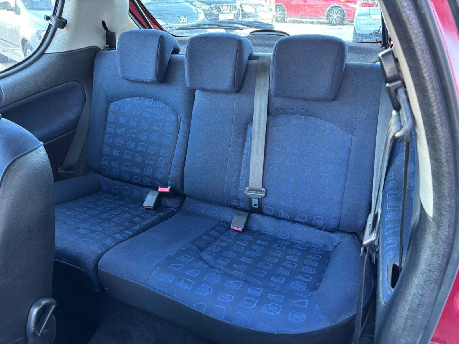 Rød Peugeot 206 fra 2002