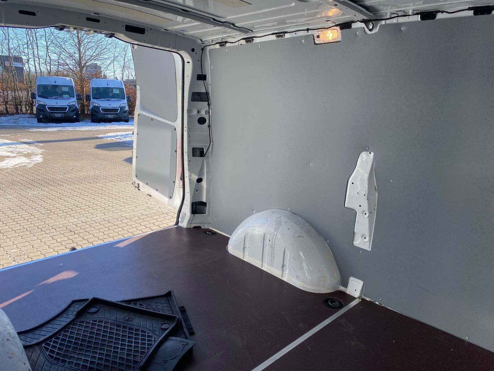 Hvid Mercedes Vito 114 fra 2020