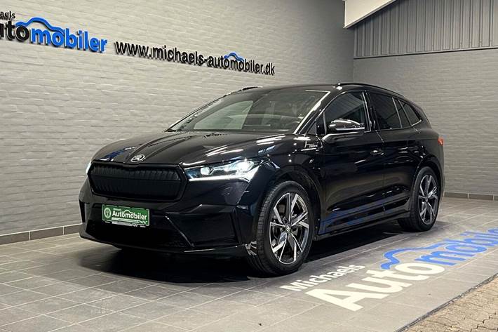 Sort Skoda Enyaq fra 2025 set udefra