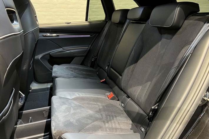 Sort Skoda Enyaq fra 2025