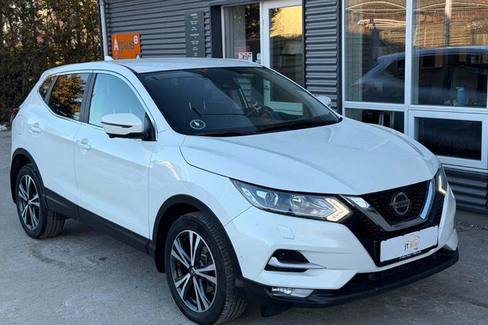 Hvid Nissan Qashqai fra 2019 set udefra