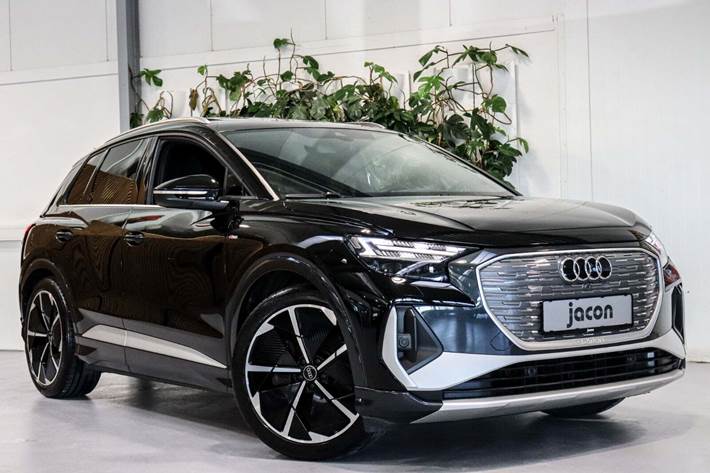 Sort Audi Q4 e-tron fra 2022 set udefra