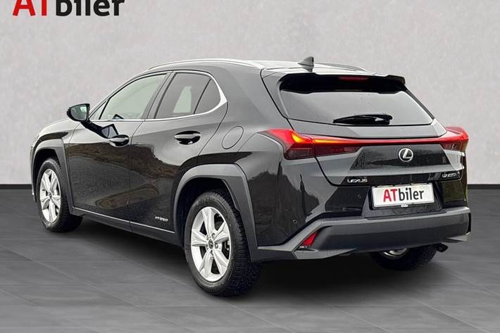 Sort Lexus UX fra 2020 set udefra