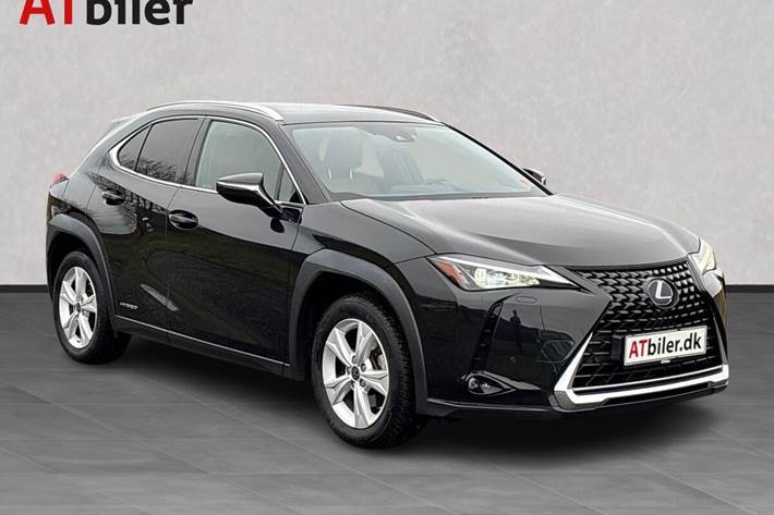 Sort Lexus UX fra 2020 set udefra