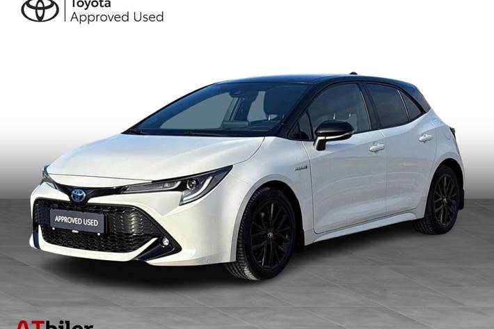 Hvid Toyota Corolla fra 2020 set udefra