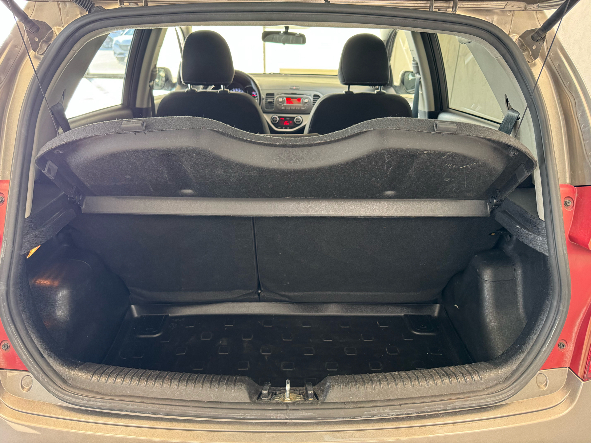 Grå Kia Picanto fra 2015