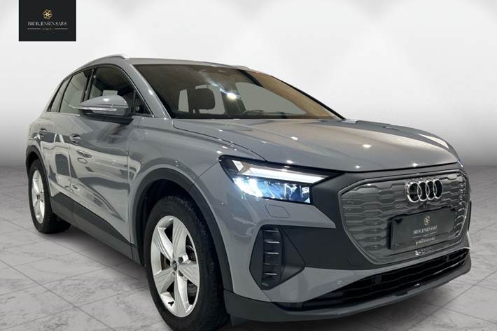 Grå Audi Q4 fra 2023 set udefra