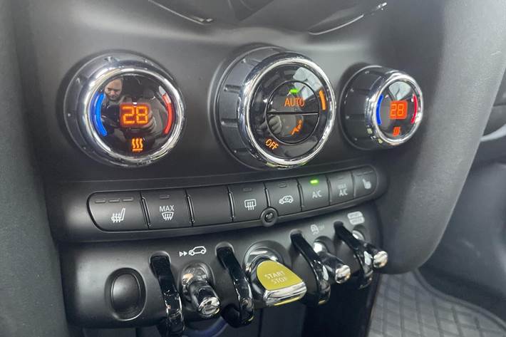 Grå Mini Cooper fra 2022