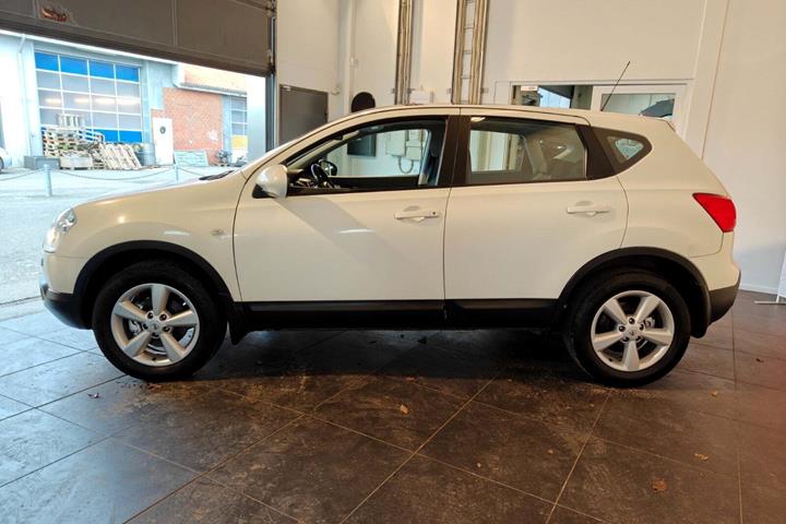 Hvid Nissan Qashqai fra 2010