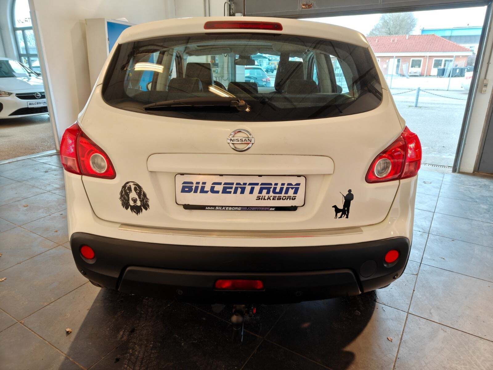 Hvid Nissan Qashqai fra 2010