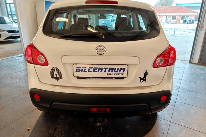 Hvid Nissan Qashqai fra 2010