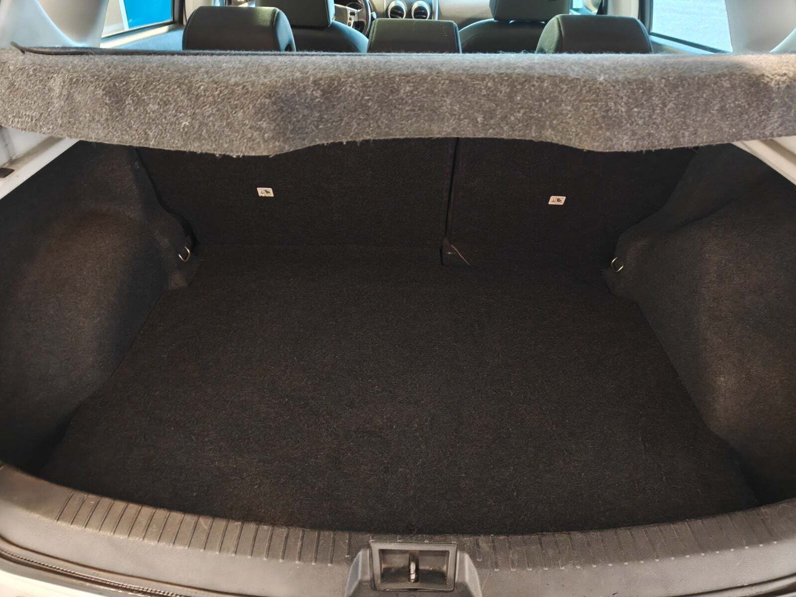 Hvid Nissan Qashqai fra 2010