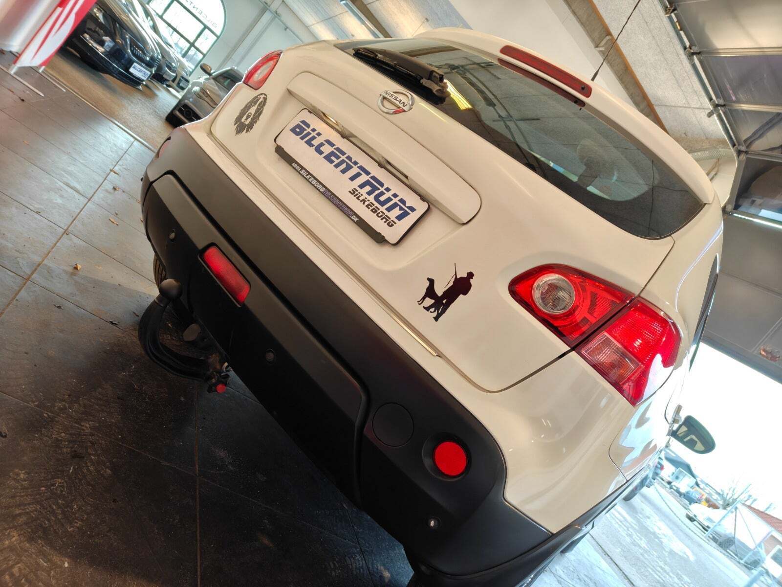 Hvid Nissan Qashqai fra 2010