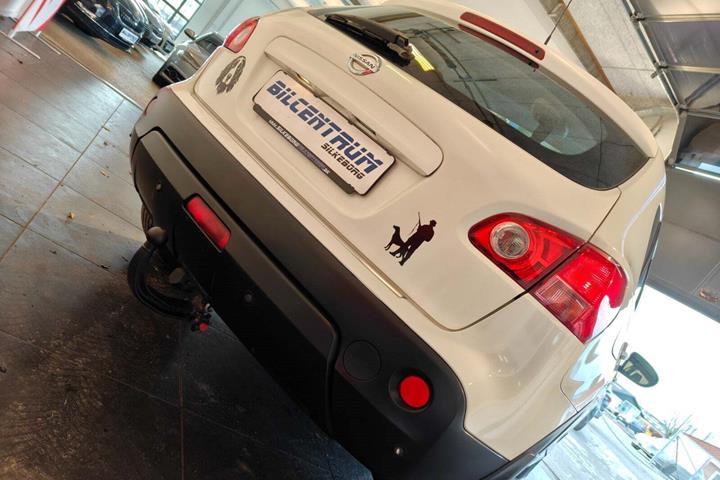 Hvid Nissan Qashqai fra 2010