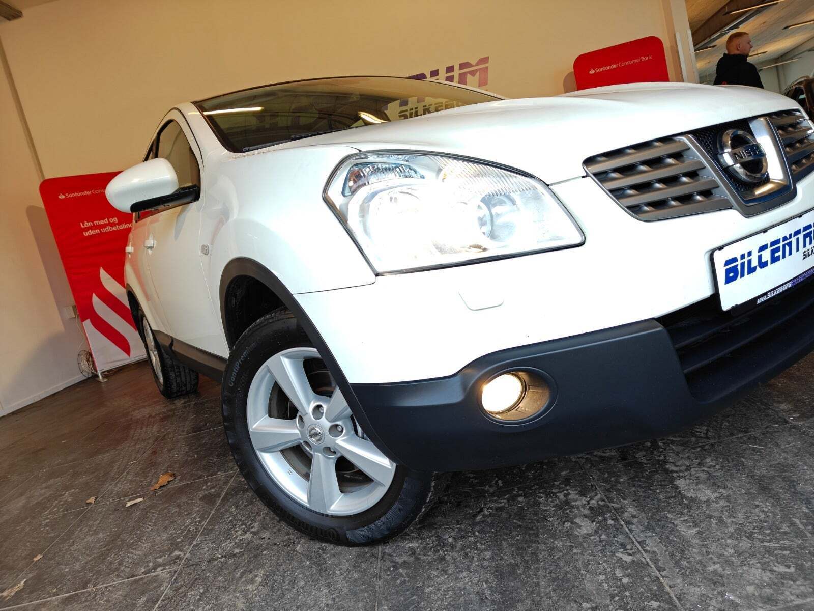 Hvid Nissan Qashqai fra 2010