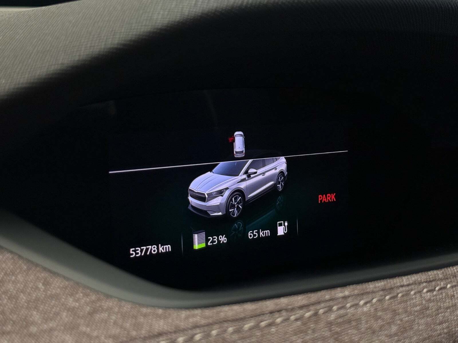 Blå Skoda Enyaq fra 2021