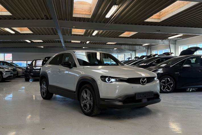 Hvid Mazda MX-30 fra 2020 set udefra