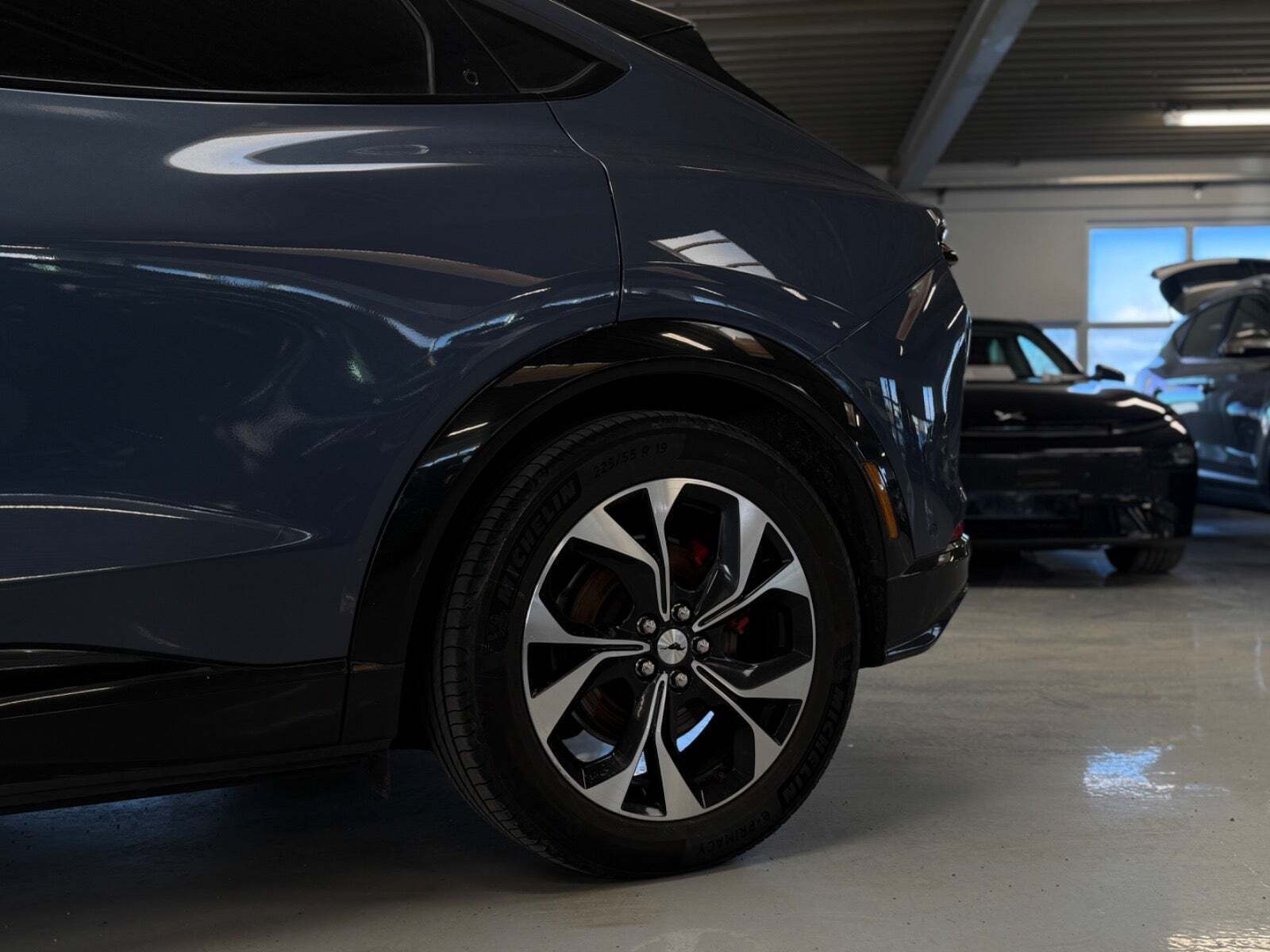 Blå Ford Mustang Mach-E fra 2022