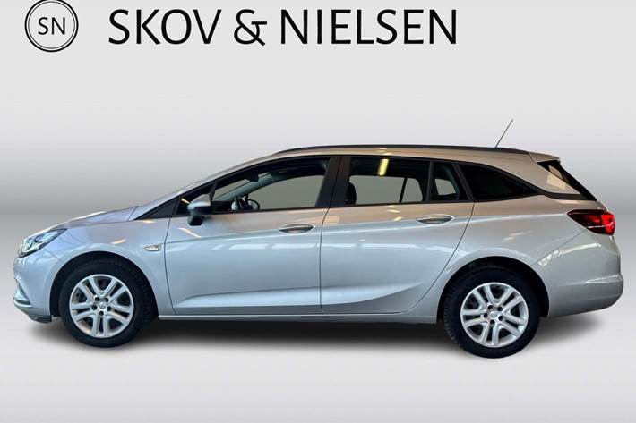 Sølv Opel Astra fra 2017
