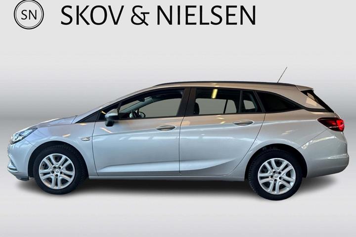 Sølv Opel Astra fra 2017