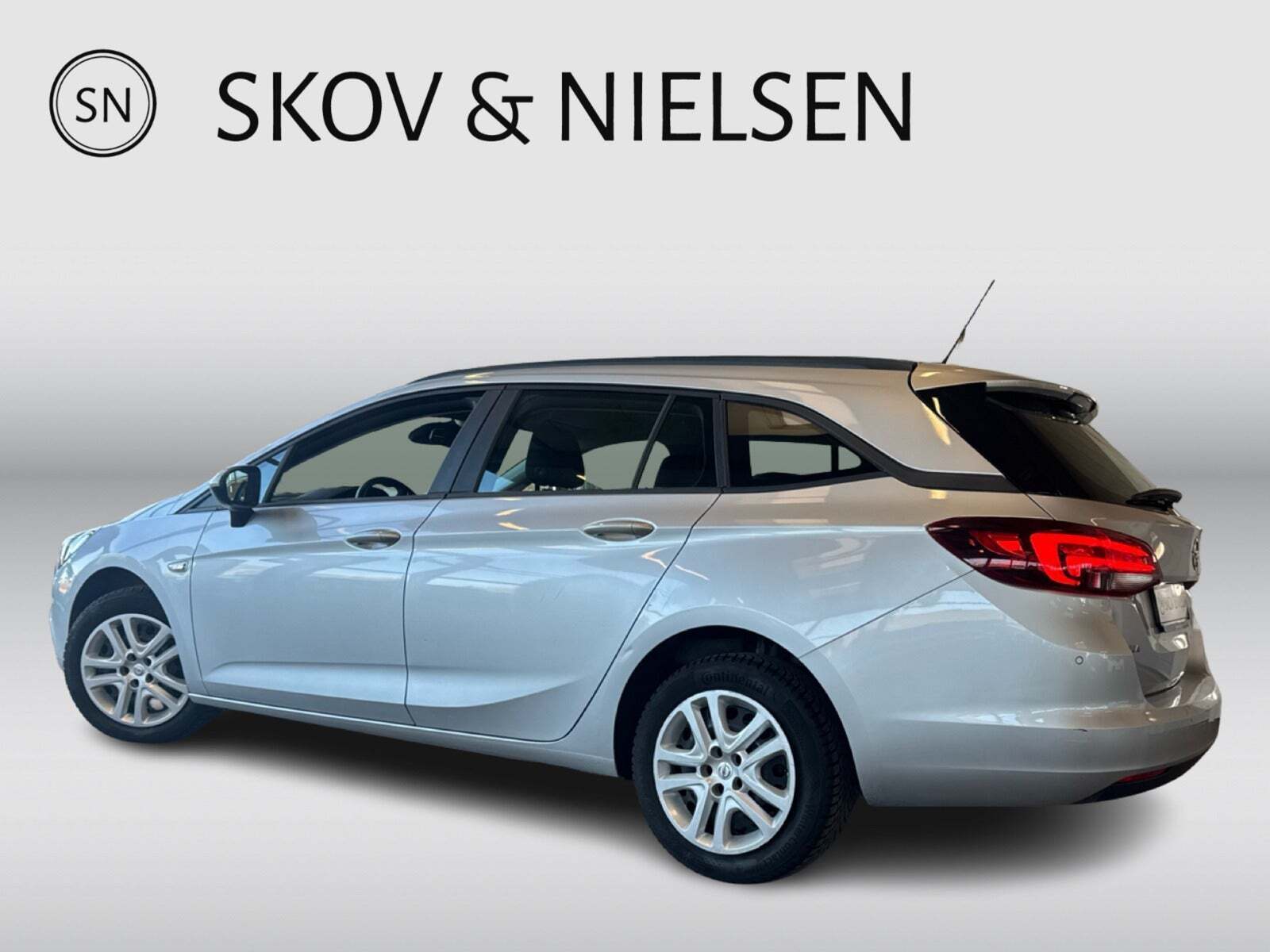 Sølv Opel Astra fra 2017